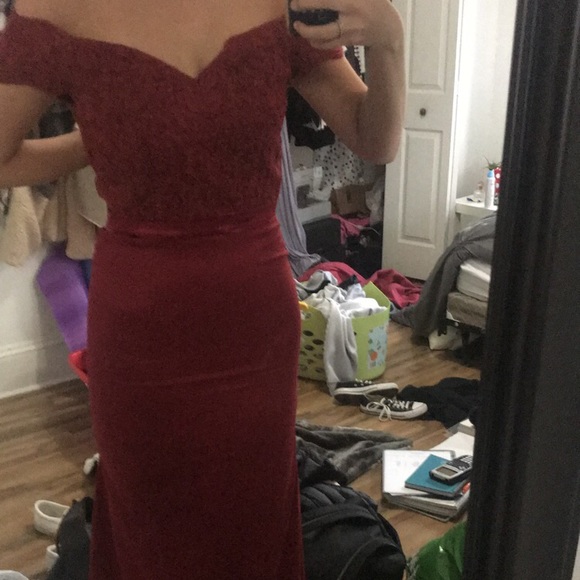 Maroon red lace bodice prom dress tight - Picture 6 of 6